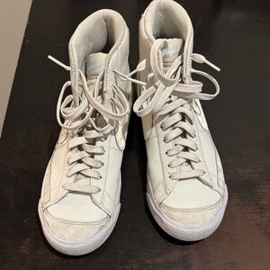 Nike 7Y Blazers - White